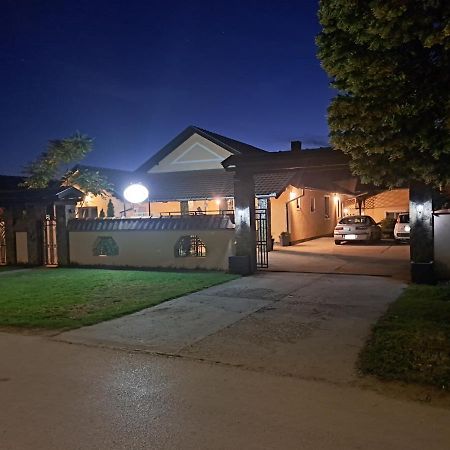 Guesthouse Kristina Palić Buitenkant foto